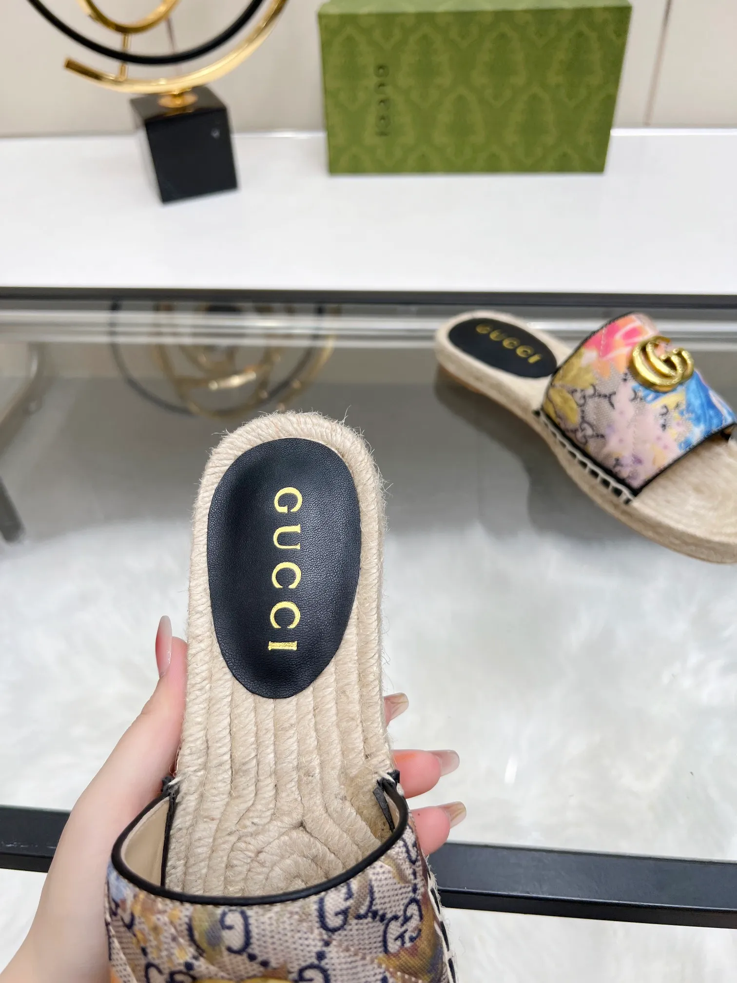 👟👟Ex-factory price 320👟👟 Gucci slippers fisherman shoes new color Injection molded one-piece straw bottom, high-end quality Fabric: Double G imported fabric Lining: sheepskin lining Code number: 35~42 Fabric styles include apricot, floral, pink, black, blue, burgundy, champagne, green, orange, cyan, starry sky, more than 30 colors to choose from, many colors to be updated in the future ,,,,,,,,